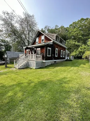 Classic New England Bunkhouse- Home for the whole family! 웨스트게이트 마켓 플레이스 주변 호텔