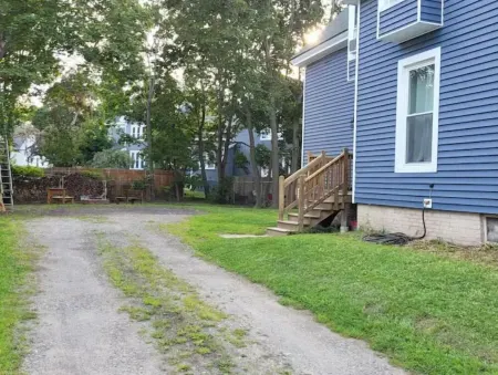 2 story cozy home. Walk to downtown Bangor and Brewer. Safe quiet neighborhood