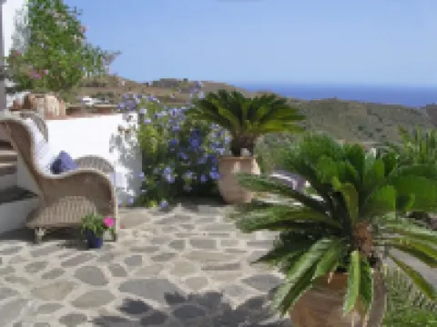 Unique authentic finca with pool and wide views of the sea and mountains Hotels in Sayalonga
