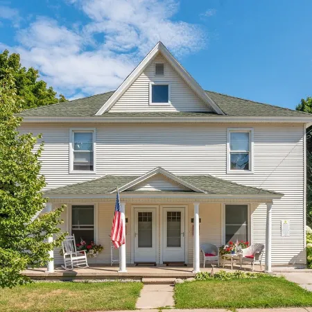 Unit 1: Beautiful townhouse near to Petoskey shopping, restaurants and trails.