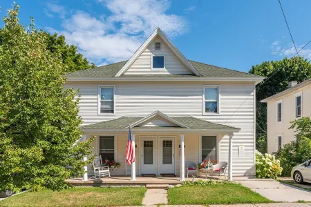 Unit 1: Beautiful townhouse near to Petoskey shopping, restaurants and trails.