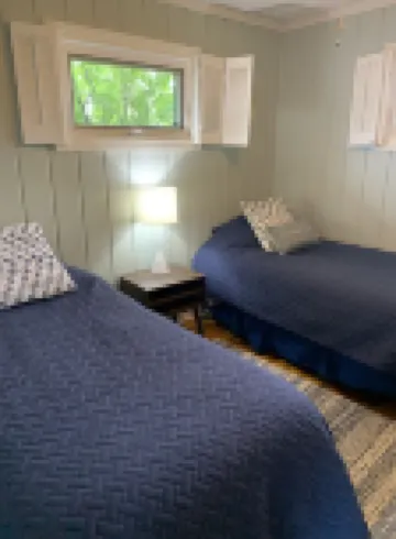 Cheerful Port Austin Cottage, short walk to the Beach!