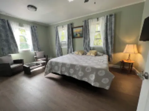 Lucy’s Beach Hideaway, 2 block to restaurants & waterfront Hotels in Carrabelle