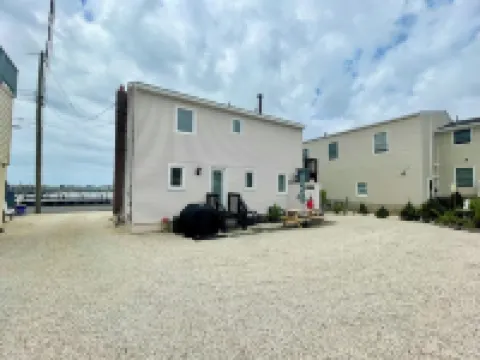 Sunset Cove: Bayview, fantastic location, close to everything Hotels in Long Beach Township