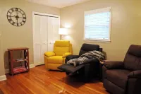 Spacious Luxury Pet Friendly Home - Entire House Hotels in Henry County