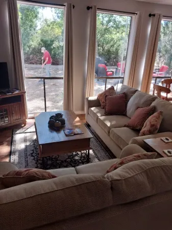 Javelina Haven Guest House is a very safe and secluded area. Отели рядом с достопримечательностью «Минделефф Кавейтс»