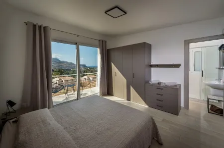 Villa Flores - Giardino degli Allori with shared swimming pool and Jacuzzi Отели в г. Кастелламмаре-дель-Гольфо