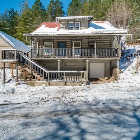 The Where We Roam Log Cabin - Walk to Town with Mountain Views!