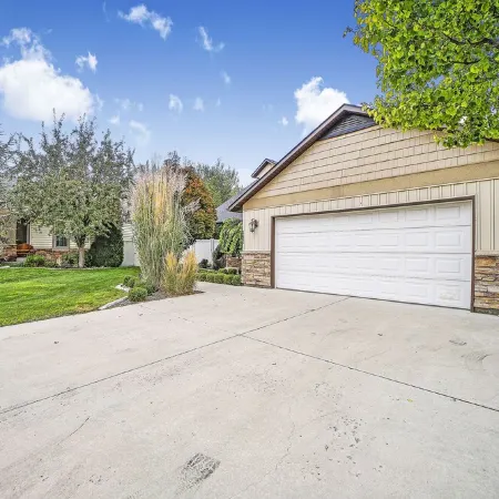 Stunning NEW 4 bed 3 bath home, Spacious and clean