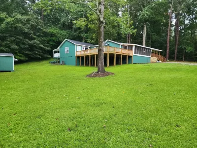 The Lakefront Deckhouse- perfect place for relaxing with nature and family