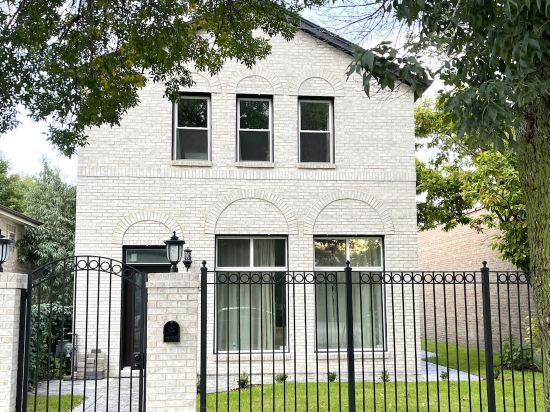 Huge & Luxurious Logan Sq home,2 car garage,PRIVATE rooftop deck,great location!