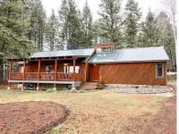 Tastefully updated Cabin with a hot tub! - Chalets