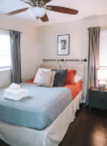 By Airport/King Ensuite/1 LV/Heated Community Pool サウス・タンパ周辺のホテル