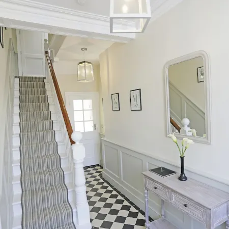 The Lighthouse - luxury hotel style, central apartment with fantastic sea views Отели в г. Саутволд