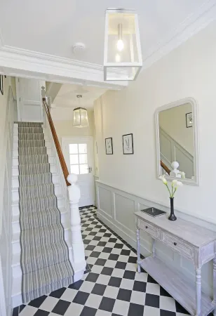 The Lighthouse - luxury hotel style, central apartment with fantastic sea views