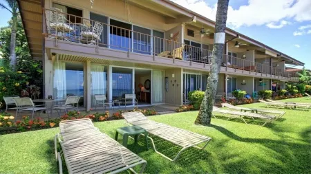 Luxury OCEAN FRONT Truly 5 Star with A/C, 20' From The Water At Pikake. No fees