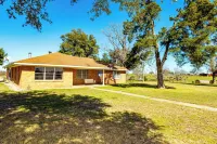 Ranch house in historic Washington, Texas. Wide, open country views