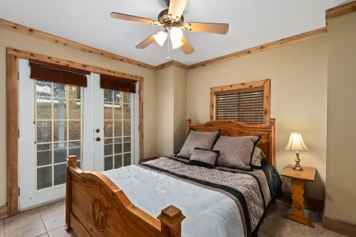 Medina Lake Villa - Stunning Lakeviews, Waterfront Access & Pool