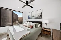 Blue River Views - Mountain/Modern with Private Hot Tub