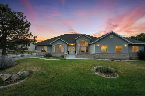 Huge Reunion Ctr 30+, 16 Br, 8.5 Bath, Pets Hotels in Riverton