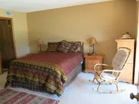 3 Bed, 2 Bath; Near Ski Resorts stream view Great Pool, Hot Tubs, Covered Garage