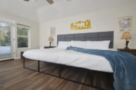 Scenic Mountain Views w/ Game Room, Pool & Hottubs