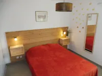 Apartment in residence with swimming pool, janitor, 7 minutes walk from the beach