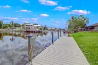 River Ranch luxury waterfront home w/ pool & dock : boater, family, pet paradise