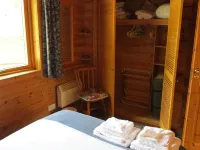 Pine Lodge Cosy Cabin With 2 Bedrooms. Open all year. 15 miles from Fort William Hotels in Roybridge