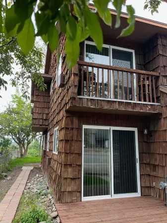 MOUNTAIN VIEW LODGING 2 blocks to HISTORIC DOWNTOWN CODY3 bedrooms 4 beds