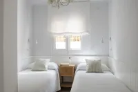 Appartement 2 Chambres Pour 4 Personnes Hotels in Llanca