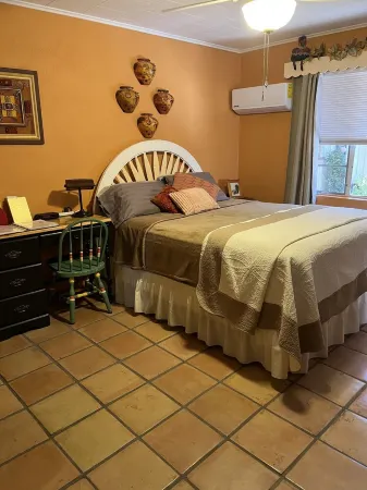 LA CASITA: Charm/Privacy, Stunning Patio, pet friendly