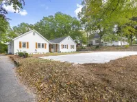 Cozy 2BR Cottage in Downtown Warm Springs (A) Hotels in Meriwether County
