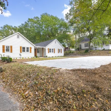 Cozy 4BR Cottage in Downtown Warm Springs