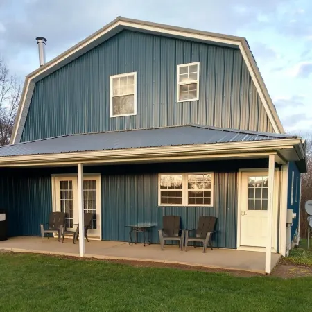 "The Barn at Sunset Lane" - Spacious 4Br Home on 16 Acres