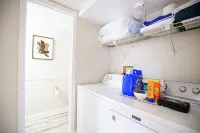 10 minutes drive from the beach! Close to popular attractions and the Speedway.