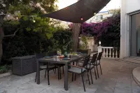 Villa in front of old port Golfe-Juan. Sea view, walk to beach, restaurants. AC!