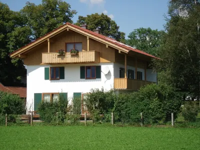 Sunny, spacious & fully equipped, castle views, close to lake/beach, restaurants Hotel dekat Alpsee