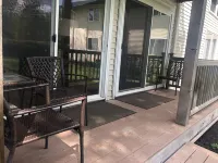 Newly Renovated Very Clean 2 Bedroom 2 Bath Condo Close to Skiing and Village