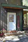 Bunkhouse in the Ozarks with access to Creek Pavilion and close to Rockbridge