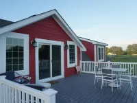 New Barn Apartment on 55 acres/waterfront 帕斯闊坦克縣酒店