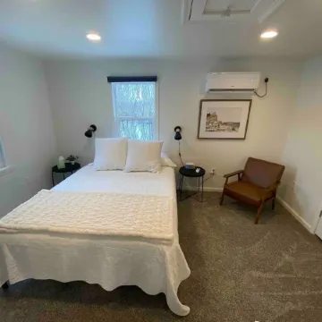 Cute tiny home with everything you need!
