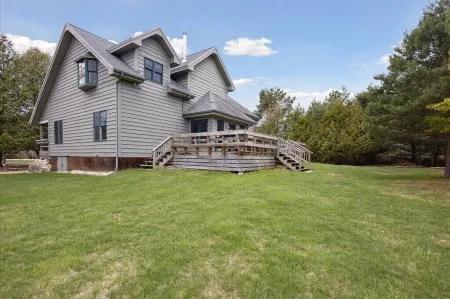 Gorgeous 4 bed/3ba home close to Fish Creek!