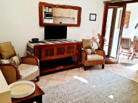 Hibiscus Delights @ Apartment 19