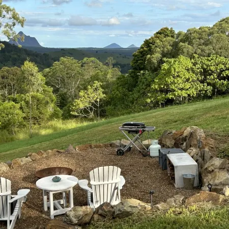 Eco-luxe studio and amazing Glasshouse Mountains views.