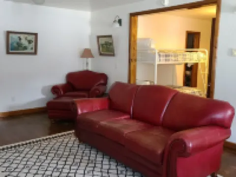 Home Located Close to Everything in Pinedale Hotels in Pinedale