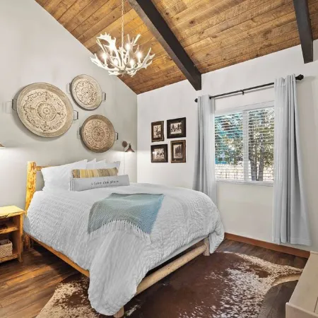 Townhouse in Private Lakeside Community