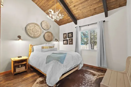 Townhouse in Private Lakeside Community