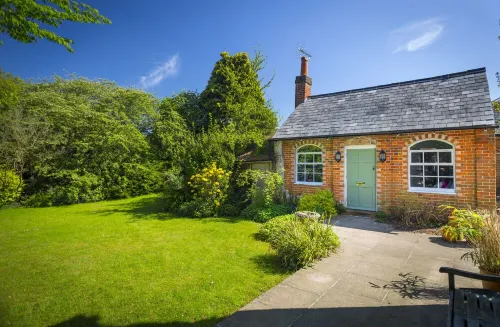 THE OLD SCHOOL HOUSE, ASCOT, BERKSHIRE Hotels in Ascot