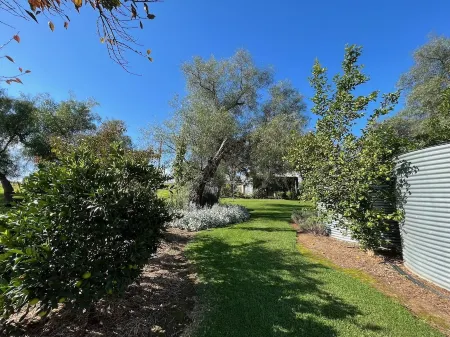 Chaffcutters Cottage - Pet friendly cottage in idyllic rural setting.